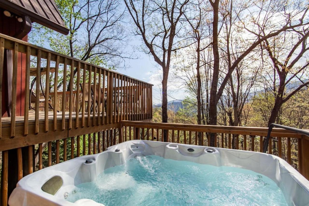 Bear View Chalet With Hot Tub And Near Ober 蓋特林堡 外观 照片