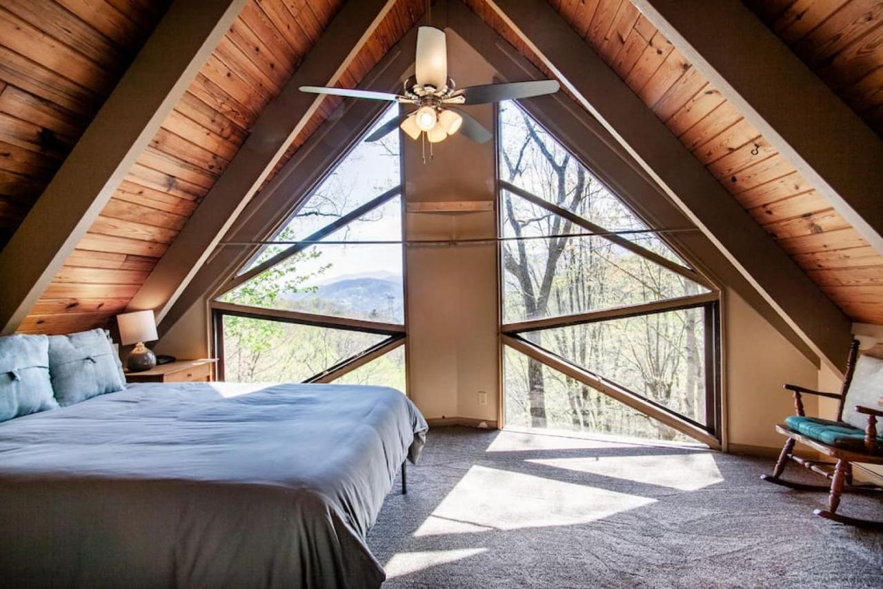 Bear View Chalet With Hot Tub And Near Ober 蓋特林堡 外观 照片