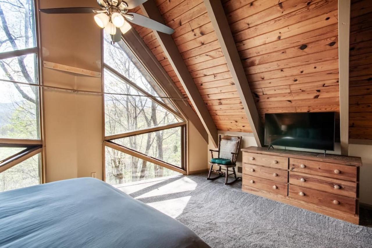 Bear View Chalet With Hot Tub And Near Ober 蓋特林堡 外观 照片