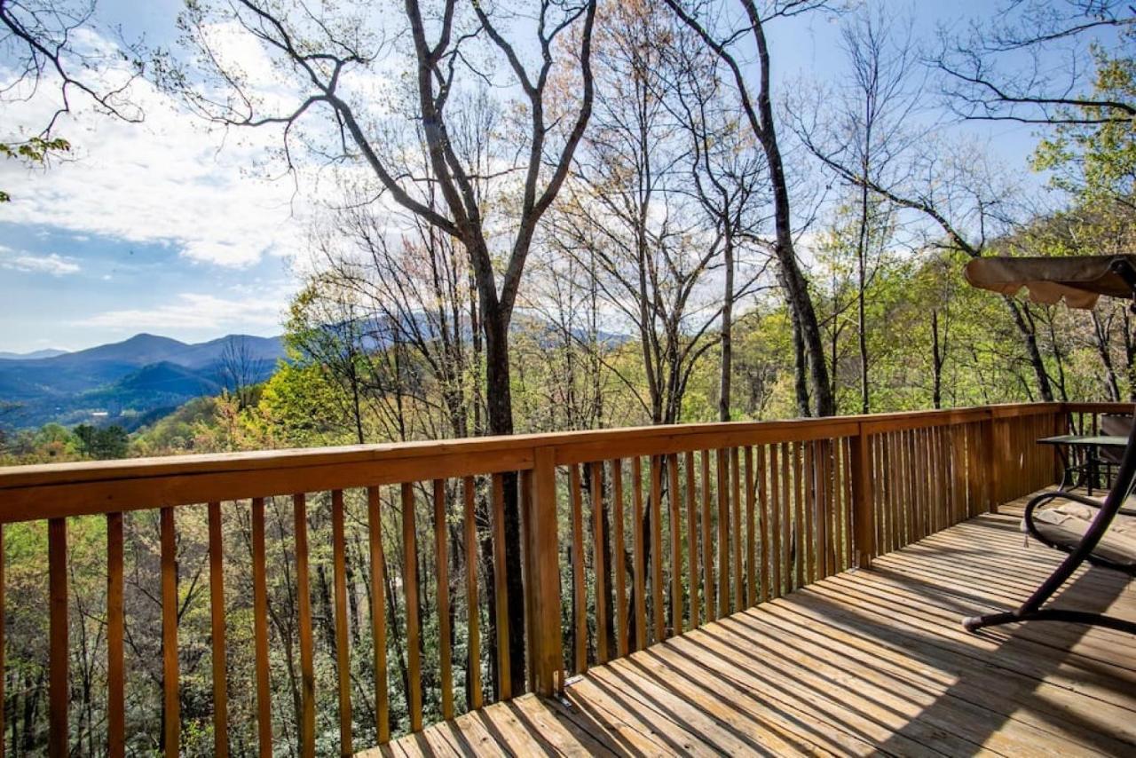 Bear View Chalet With Hot Tub And Near Ober 蓋特林堡 外观 照片