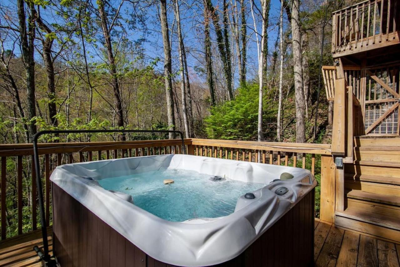 Bear View Chalet With Hot Tub And Near Ober 蓋特林堡 外观 照片